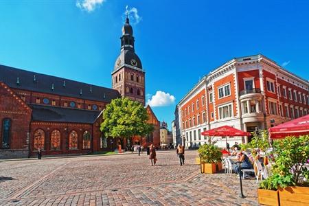 Domplatz in Riga mit der Kathedrale, Lettland