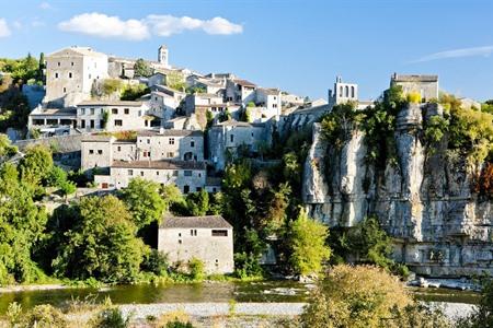 Das Dorf Balazuc in der Ardèche, Frankreich