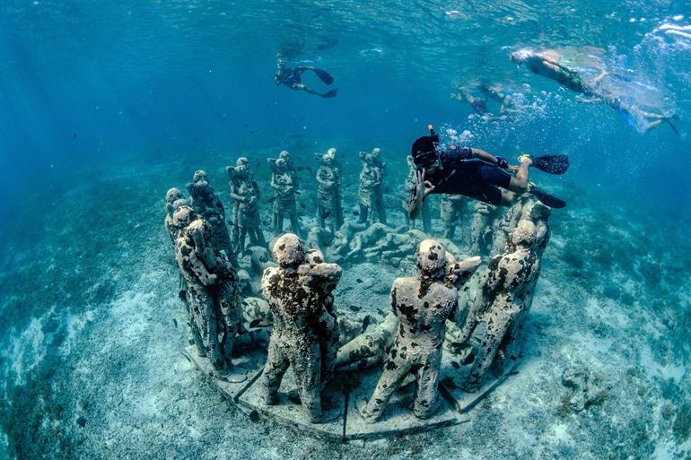 Tauchen Sie zu den Unterwasserskulpturen auf Gili Meno.