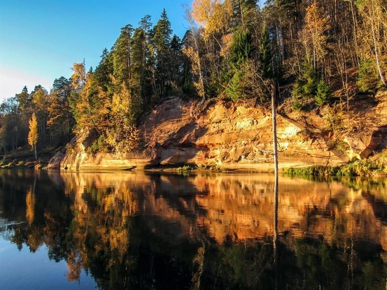 Besuchen Sie die Teufelsgrot im Gauja-Nationalpark, Lettland