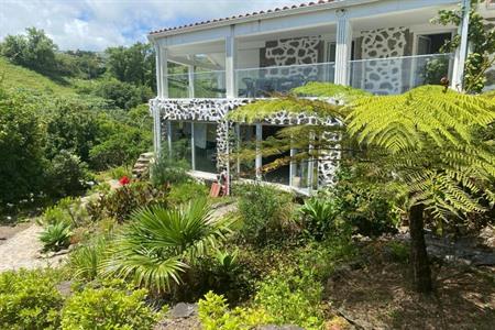 Ein charmantes Ferienhaus im Süden von Flores mit atemberaubendem Ausblick