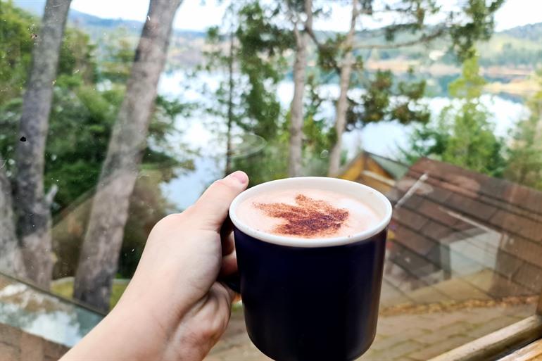 Eine Tasse heiße Schokolade