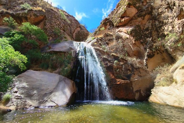 Ein Wasserfall bei Rio Colorado