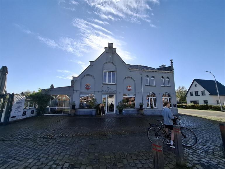 Pause zum Essen und Trinken in der Brasserie De Wachtzaal