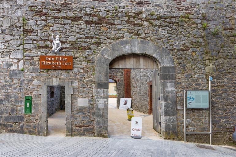 Besuchen Sie Elizabeths Fort in Cork, Irland