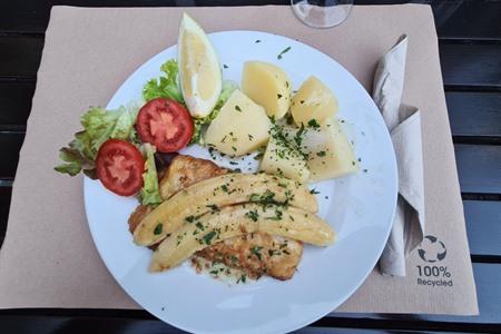 Eine Bananen-Schwertfisch-Spezialität auf Madeira probieren