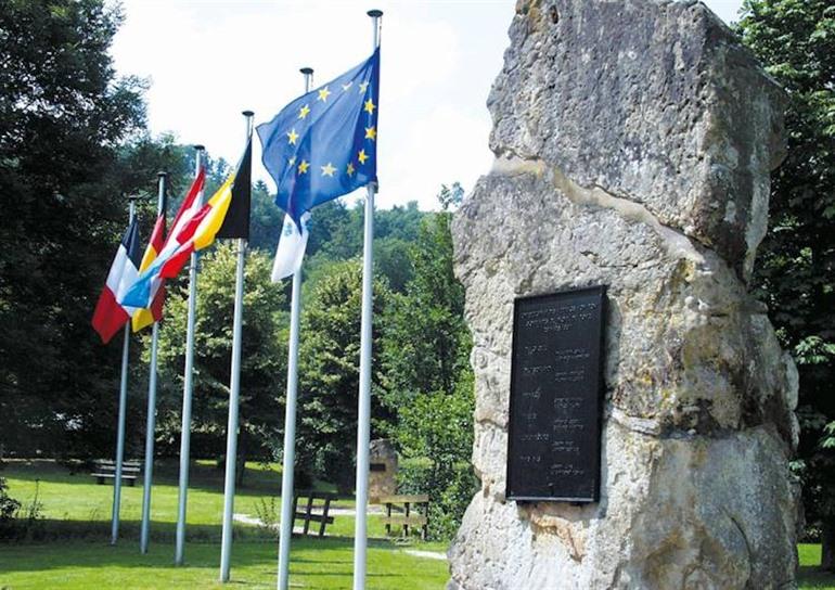 Europamonument am Dreiländereck in den Ardennen