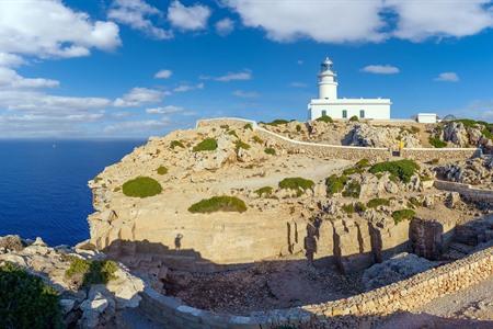 Fahr zur Cavalleria und zur Ausgrabungsstätte von Sanisera auf Menorca