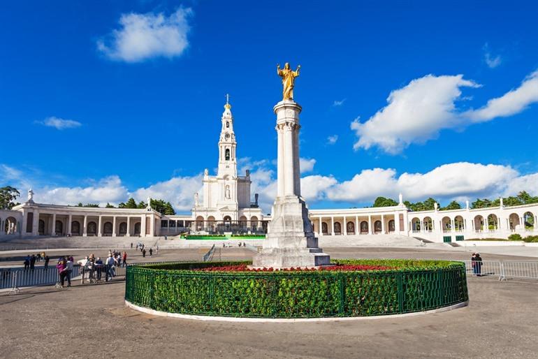 Fatima, Platz und Wallfahrtskirche