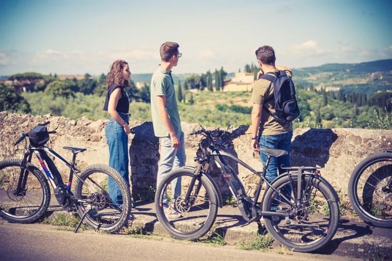 Radfahren in den toskanischen Hügeln mit E-Bike