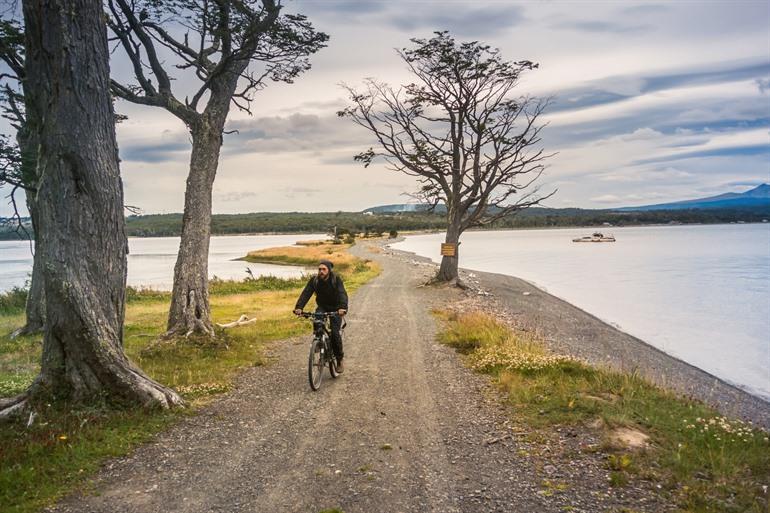 Fahrradtour entlang des Sees bei Tolhuin