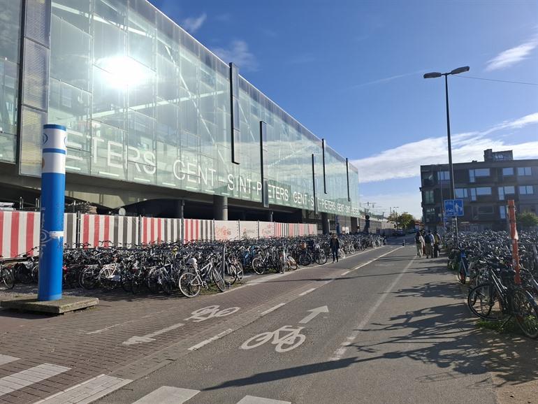 Fahrradabstellplatz am Bahnhof Gent Sint-Pieters