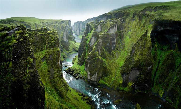 Fjaðrárgljúfur Schlucht
