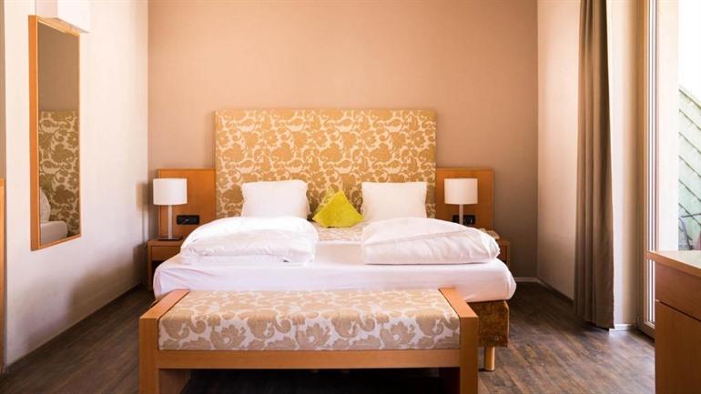 Flora Hotel & Suites buchen