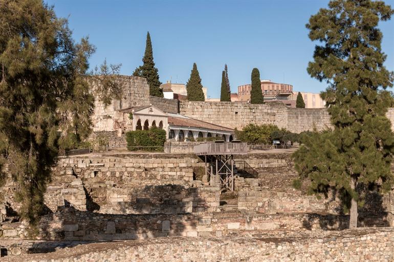 Fort Alcazaba und die römischen Ruinen