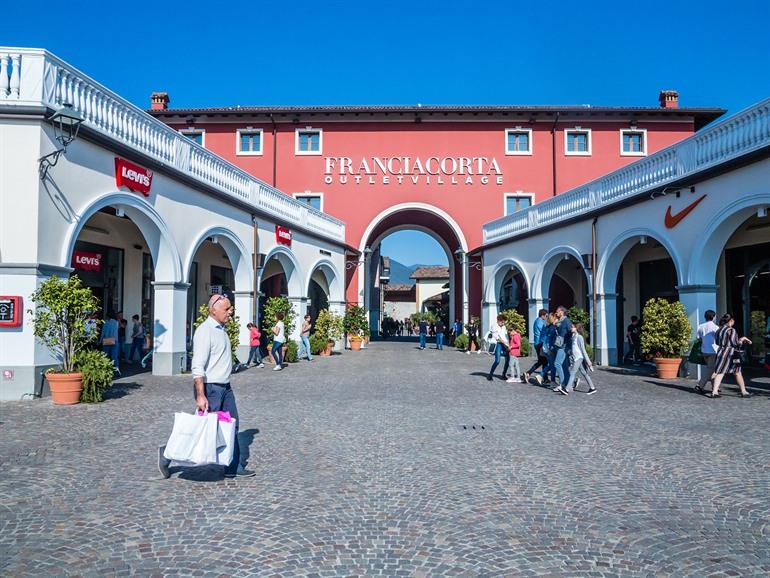 Franciacorta Outlet Village in Mailand, Italien