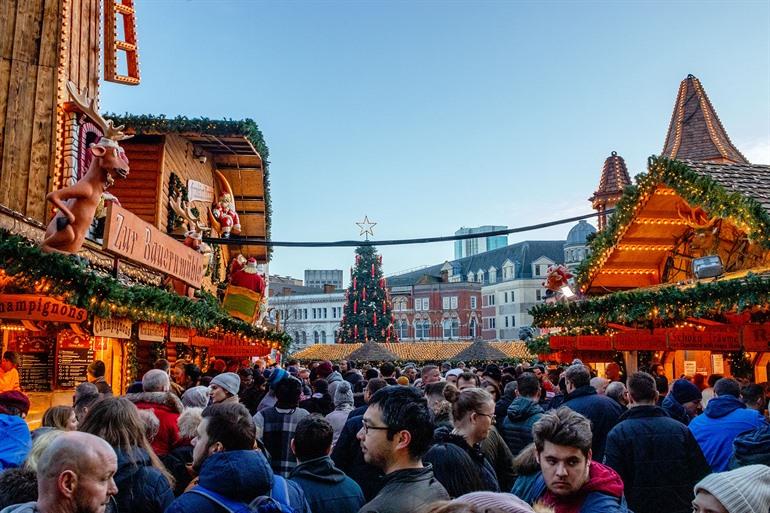 Den Frankfurter Weihnachtsmarkt in Birmingham besuchen