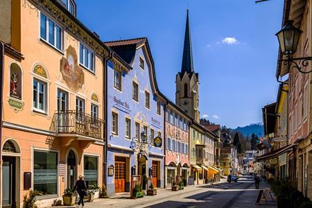 Was man in Garmisch-Partenkirchen unternehmen kann? Entdecken Sie die sieben schönsten Sehenswürdigkeiten und Wintersportarten