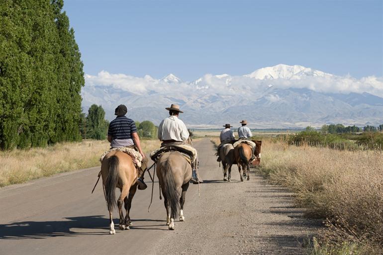 Gauchos auf der Weinstraße nach Mendoza
