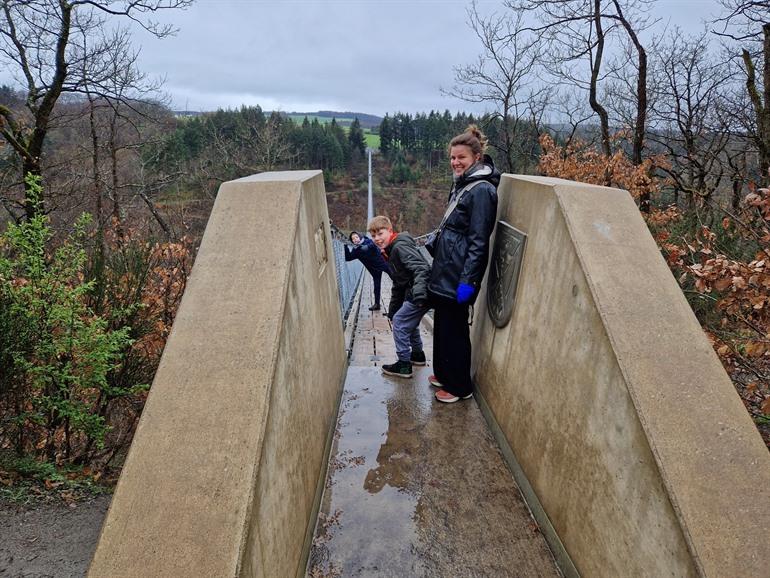 Geierlay-Hängebrücke überqueren