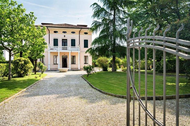 Gemütliches B&B Villa Romano im Jugendstil buchen