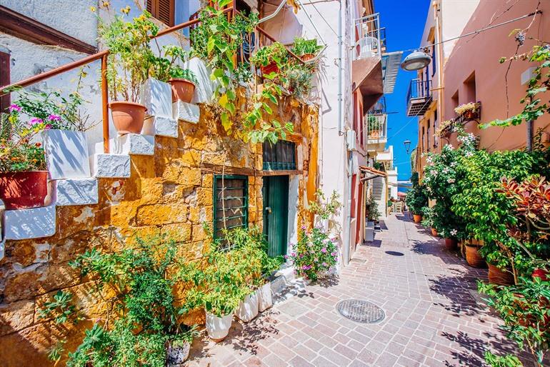 Gemütliche Gasse im Topanas-Viertel in Chania, Kreta