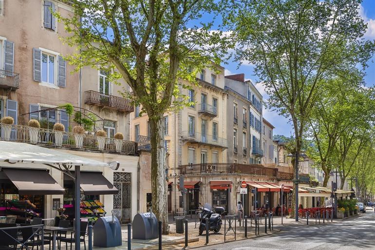 Gemütliches Stadtzentrum von Cahors, Okzitanien