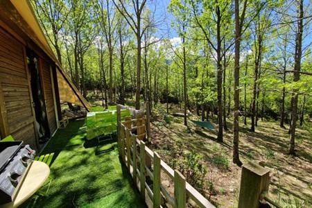 Luxus-Camping bei Lodge de Charme mit Jacuzzi