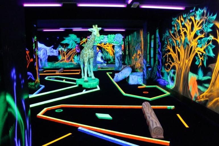 Goolfy Schwarzlicht-Minigolf in Blankenberge