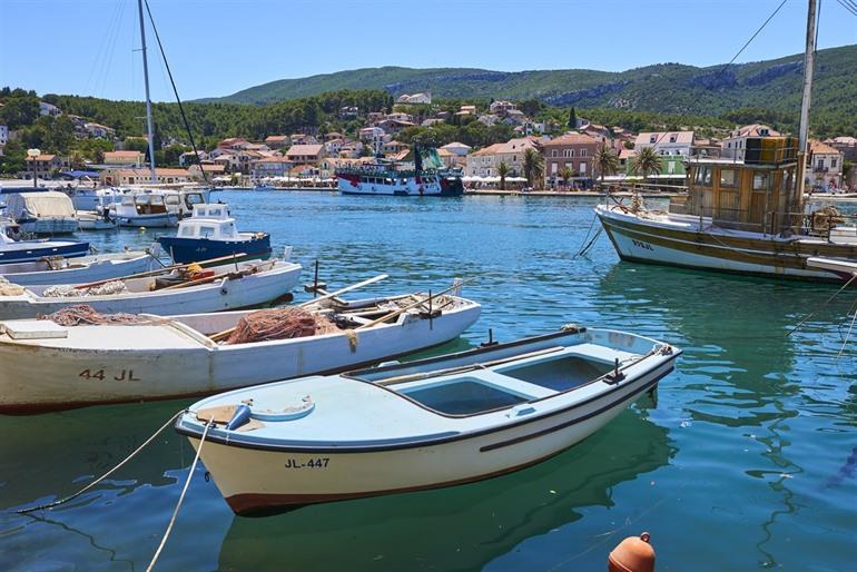 Hafen von Sucuraj