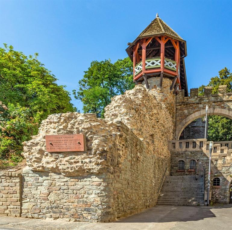 Heidenmauer am Römertor in Wiesbaden