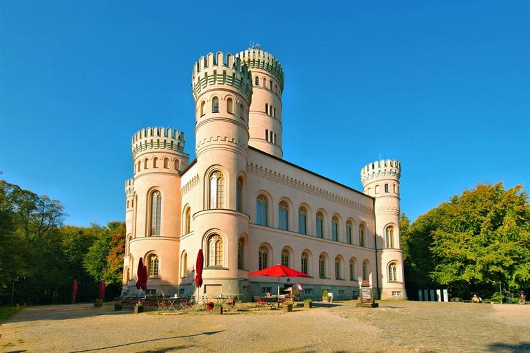 Das Jagdschloss Granitz aus dem 19. Jahrhundert auf Rügen