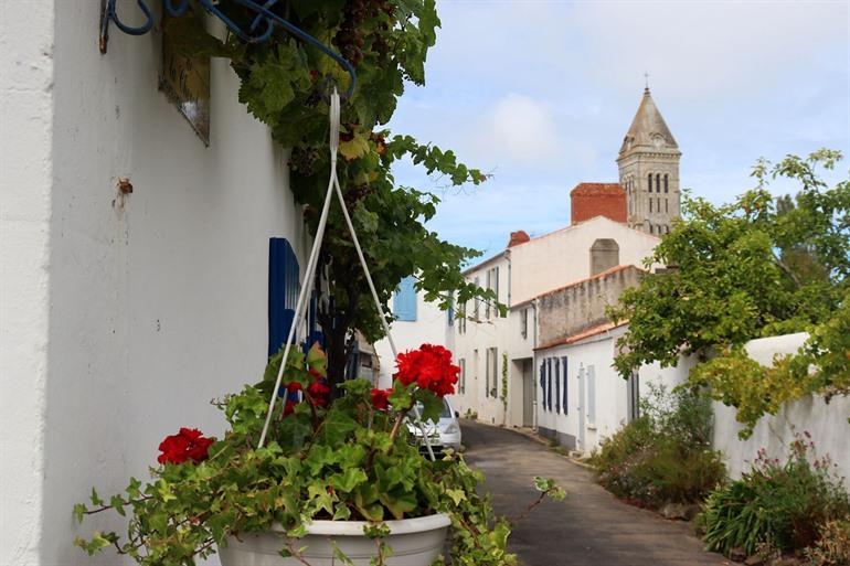 Das kleine Dorf Noirmoutier-en-l'Île, Frankreich
