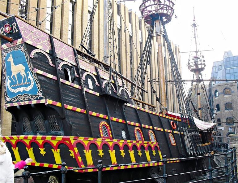 Das Durmstrang-Schiff in London