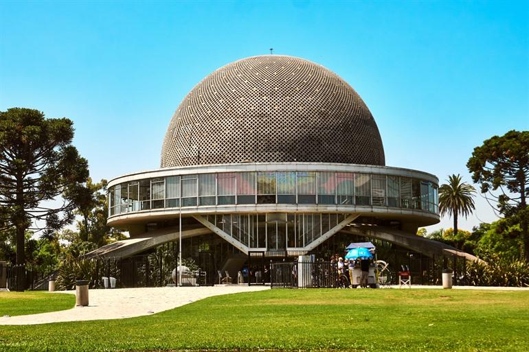 Das Planetarium Galileo Galilei befindet sich im Parque Tres de Febrero.