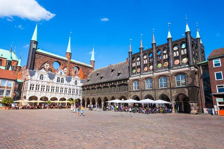 Das beeindruckende Rathaus von Lübeck, Deutschland