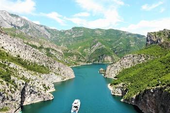 Der Komansee in Albanien
