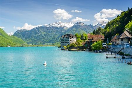 Der Lac d'Annecy in den französischen Alpen