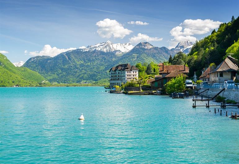 Der Lac d'Annecy in den französischen Alpen