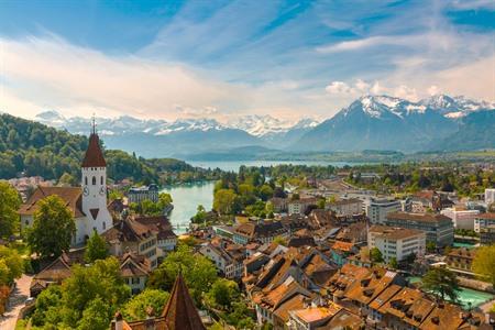 Das malerische Städtchen Thun am Thunersee in der Schweiz besuchen