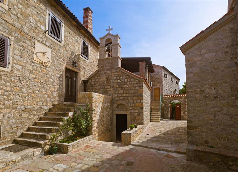Das Kloster Reževići in der Nähe von Petrovac besuchen