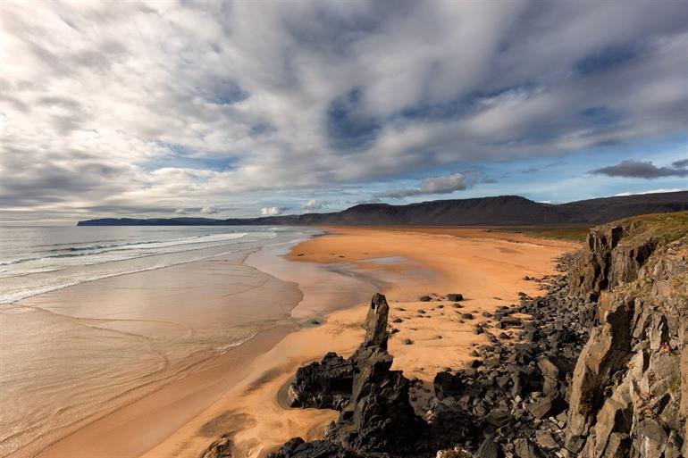 Der rote Raudisandur Strand