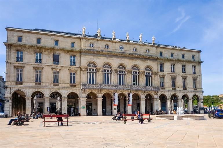 Das Rathaus von Bayonne besichtigen, Südwest-Frankreich
