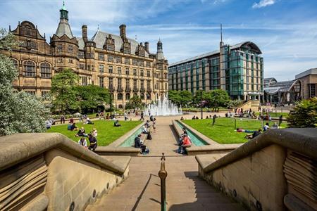 Das Rathaus von Sheffield und die Friedensgärten, Sheffield