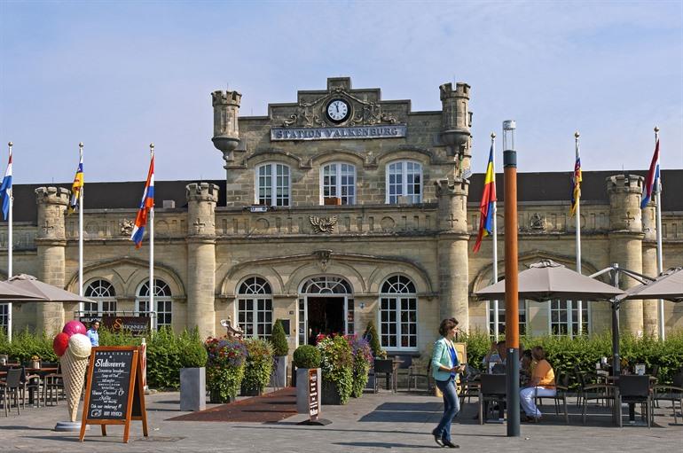 Das Bahnhofsgebäude von Valkenburg, Niederlande