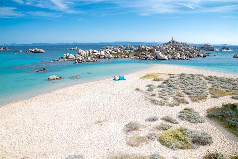 Der Strand von Achiarina auf den Lavezzi-Inseln