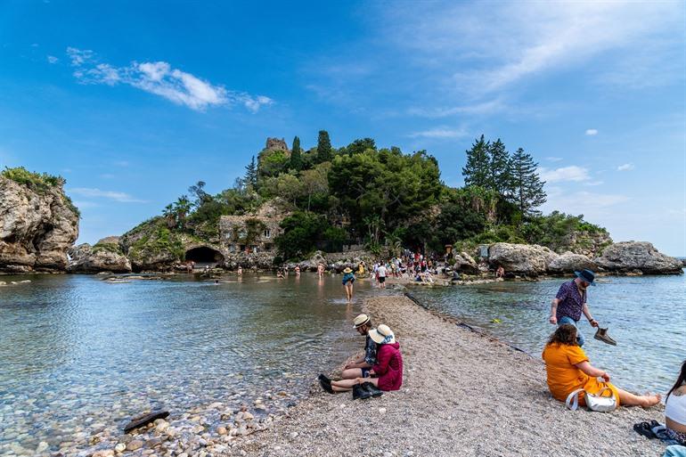 Der Strand von Isola Bella bei Taormina