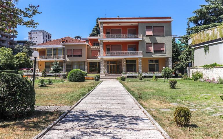Das ehemalige Wohnhaus von Enver Hoxha in Tirana