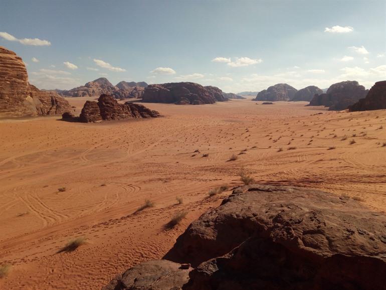 Die Wüstenlandschaft Wadi Rum in Jordanien