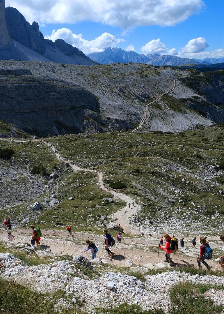 Wanderung zu den Drei Zinnen in den Dolomiten
